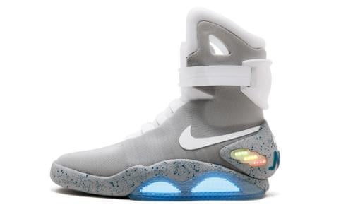 moeilijk Fractie jurk Immortal soles: Kanye West Nikes shatter sneaker record at auction |  Fashion | The Guardian