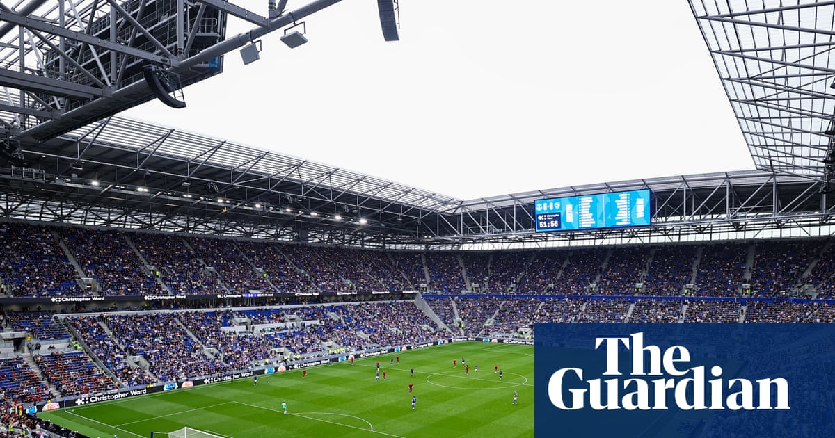 Premier League Teams Show Mixed Early Season Form, Stadium Debuts