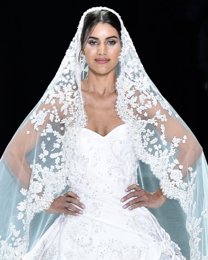 Lifting The Veil Who Will Design Meghan Markle S Wedding Dress