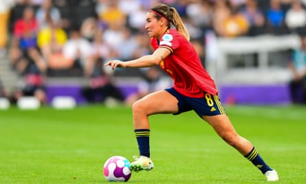 Mariona Caldentey runs with the ball during Spain's 4-1 win against Finland at Euro 2022