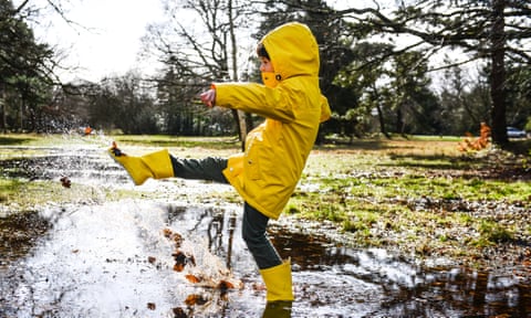 Why Do Kids Love Playing In Water So Much? Experts Explain This Splashing  Phenomenon