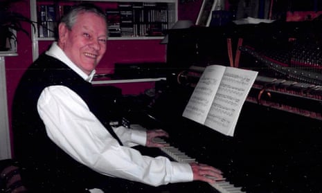 Anthony Hoskyns in 2005 at his Steinway piano