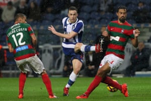 Jota in action for Porto against Marítimo
