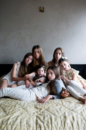 Clara (15), Flo (20), Millie (16), Cecily (8), Oki (11) and Bea (6) by Sophie Harris-Taylor from the book Sisters