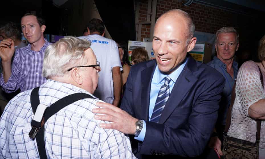 Michael Avenatti last week with supporters after speaking at the Iowa Democratic Wing Ding, a fundraiser that attracts presidential hopefuls.