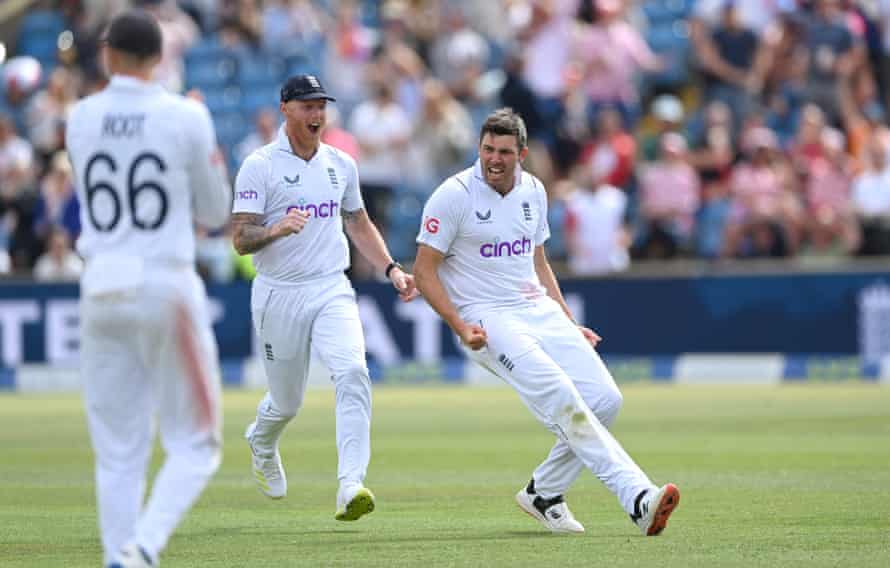 Overton celebrates with Stokes after taking the wicket of Latham.