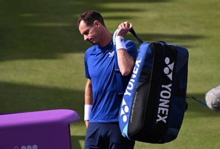 Andy Murray leaves the court.