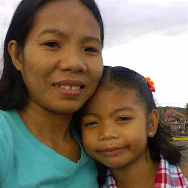 Edelyn Eborda Astudillo with her daughter Crislyn