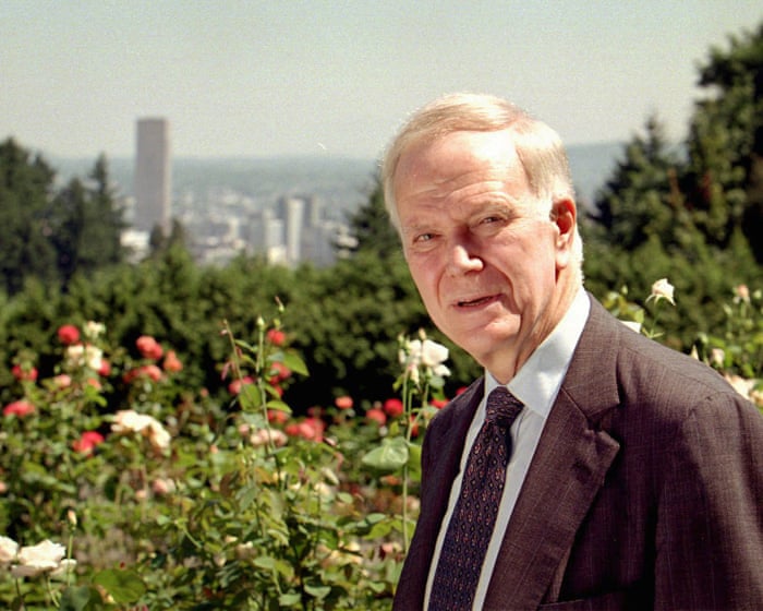 Bob Packwood, senator who resigned amid sexual misconduct scandal, dies aged 93
