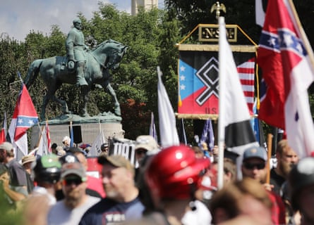 The statue of Confederate General Robert E. Lee stands behind a crowd of hundreds of white nationalists, neo-Nazis and members of the ‘alt-right’ in Charlottesville.