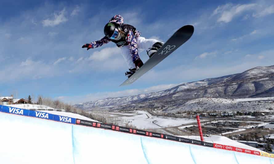 Chloe Kim Repeats As Snowboard Halfpipe World Champion In Aspen Snowboarding The Guardian Aspen Opening Day 2022