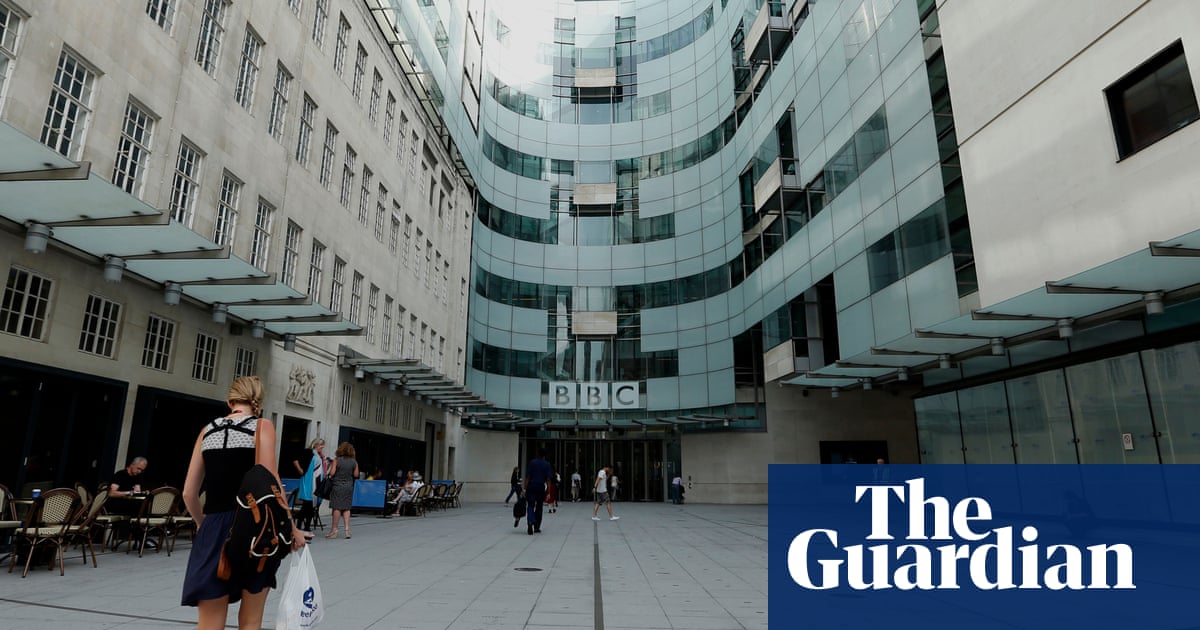 More than 400 media figures urge BBC board to remove Robbie Gibb over Gaza