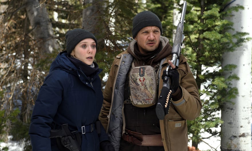 Elizabeth Olsen dan Jeremy Renner di Sungai Angin.