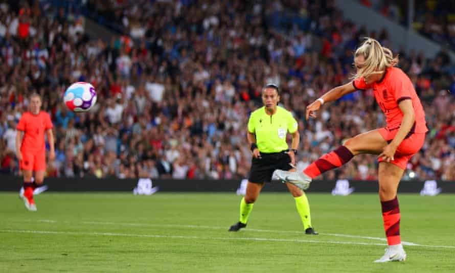 A fine finish from Lauren Hemp gives England a fourth goal.