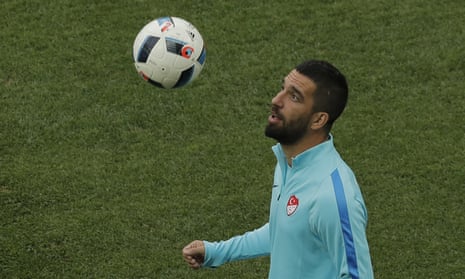 Arda Turan, the Turkey international, is keen to stay at Barcelona and fight for his place.