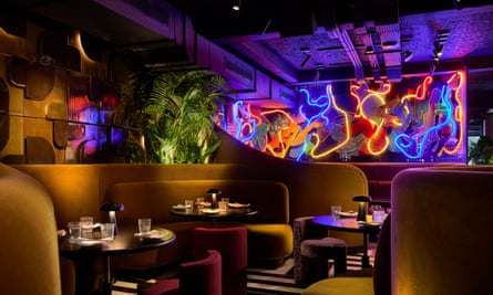 Indoor Chotto Matte Soho Bar booths