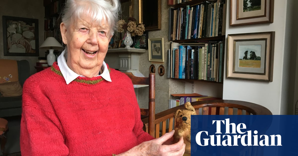 Free school meals: 200 children's authors condemn government