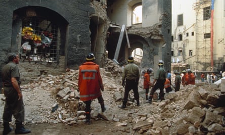 The scene outside the Uffizi art gallery after the 1993 bombing