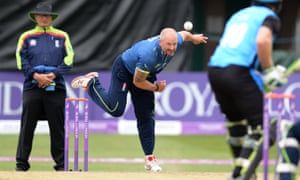Stevens bowls during the 2018 One-Day Cup semi-final against Worcestershire Rapids.