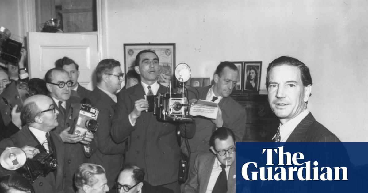 The Writer and the Traitor by Robert Verkaik review – the strange case of Graham Greene and Kim Philby
