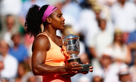 Serena Williams poses with the Coupe Suzanne Lenglen trophy after winning the 2015 French Open