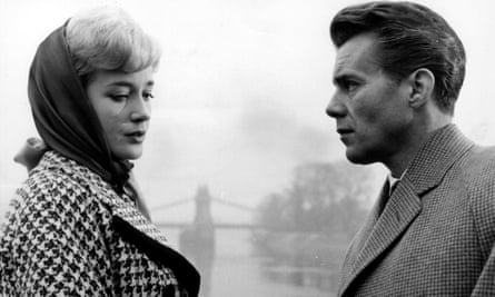 Sylvia Syms, wearing a headscarf, and Dirk Bogarde in Victim.