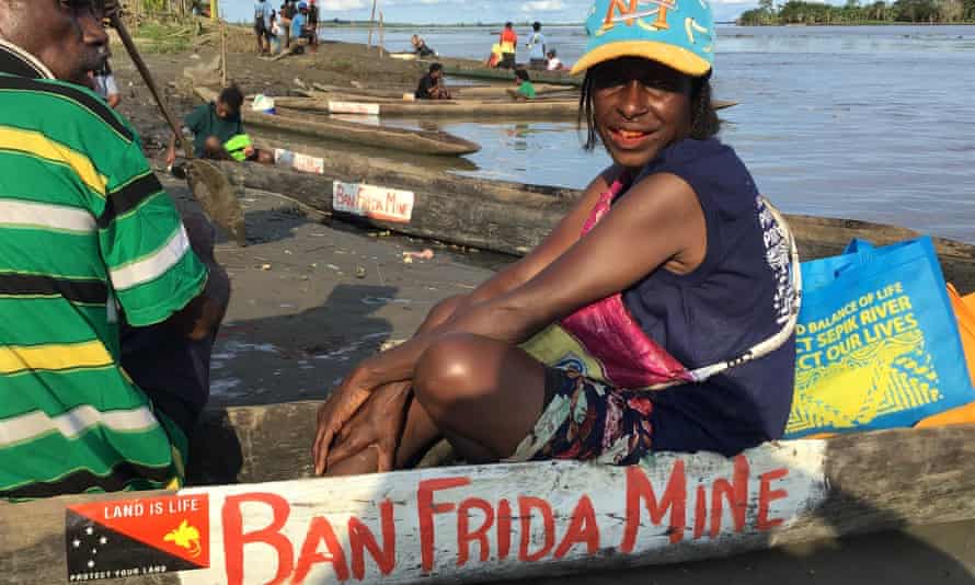A mina proposta do rio Frieda foi objecto de protestos por parte dos residentes do vale do rio Sepik, a jusante do local da mina.