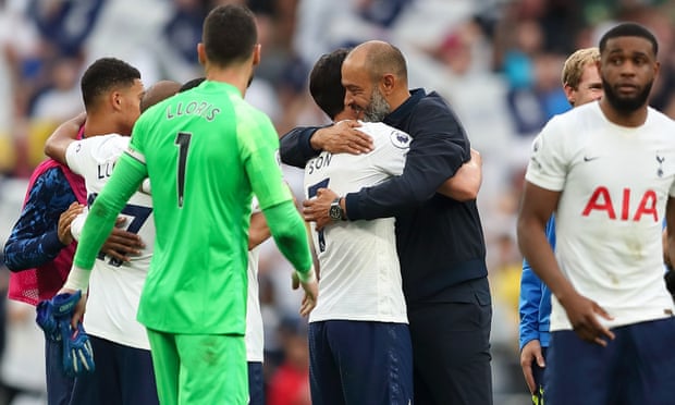 Nuno Espírito Santo congratulates Tottenham’s matchwinner Son Heung-min after the victory against Manchester City.