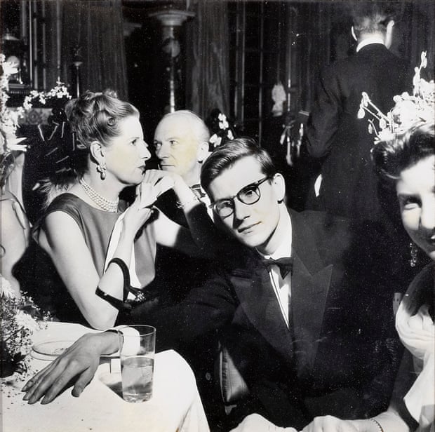 Yves Saint Laurent, Cecil Beaton et Madame Leonora Cornett à l'hôtel Lambert.