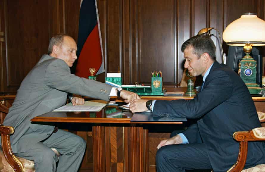 Vladimir Putin meets with Abramovich at the Kremlin in May 2005.