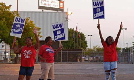 Members of the United Autoworkers (UAW) picket outside the General Motors (GM) plant in Arlington, Texas, USA, on 17 September 2019. The 40-day strike won improved wages and benefits for the workers.