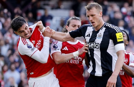 Newcastle’s Dan Burn grapples with Arsenal’s Kai Havertz in May 2025.