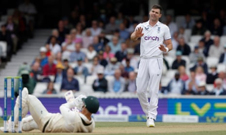 Jimmy Anderson apologises to David Warner after hitting him with a beamer at the Oval during the 2023 Ashes.