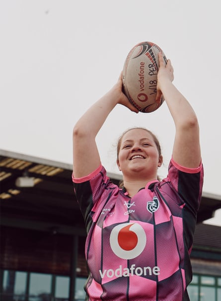 Lucy Simpson practising a lineout