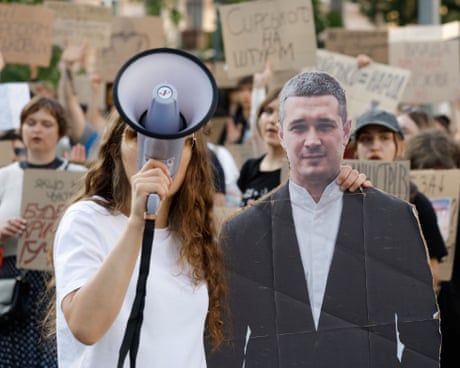 Zelenskyy under growing pressure to reinstate sacked defence minister