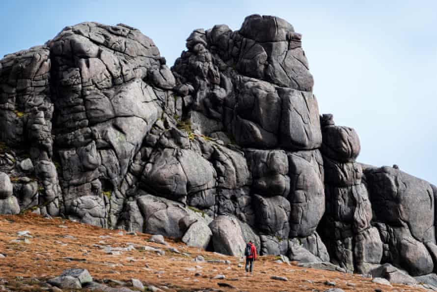 Graeme Marshall connected  the mode   to Leabaidh an Daimh Bhuidhe - The acme  of Ben Avon successful  Cairngorms