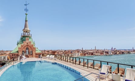Hilton Molino Stucky Venice rooftop pool