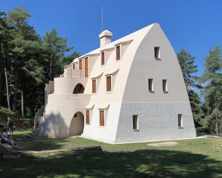 The Xalet del Catllaràs was built in 1905 and commissioned by Eusebi Güell, Gaudí’s lifelong patron.