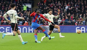 Jean-Philippe Mateta with a huge chance for Palace.