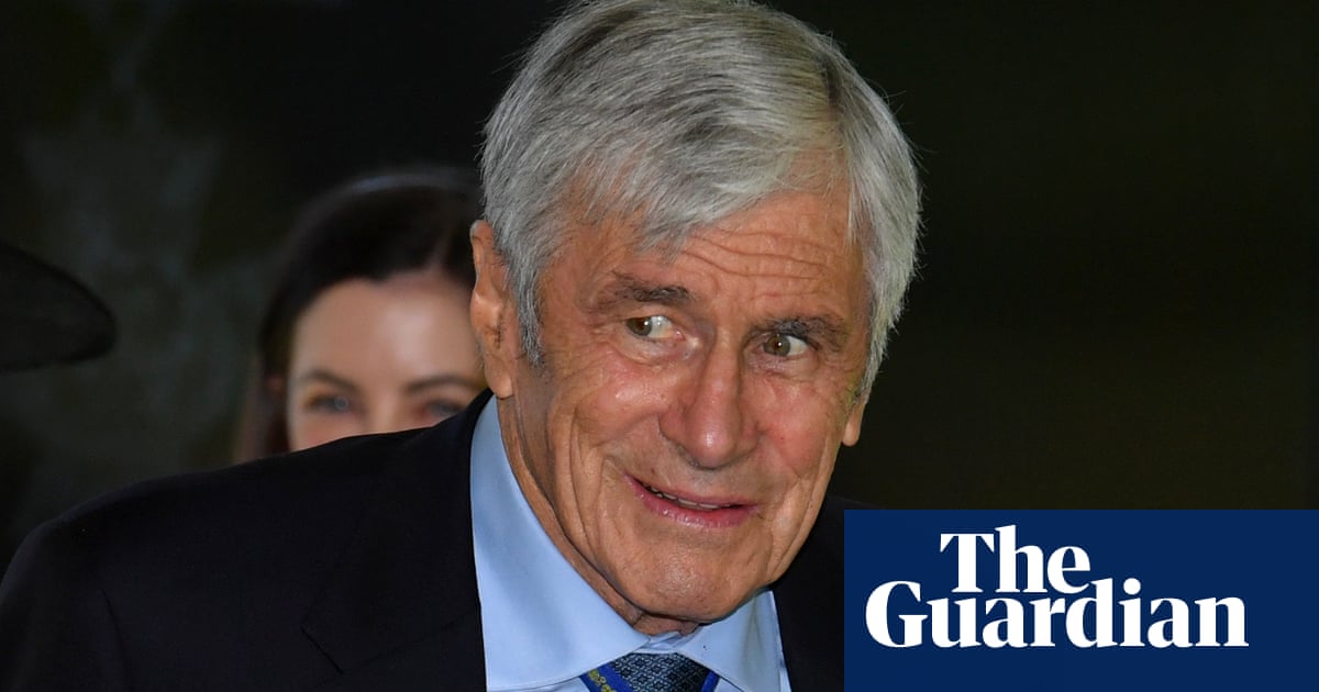 Kerry Stokes to remain war memorial chair despite criticism of his support for Ben Roberts-Smith