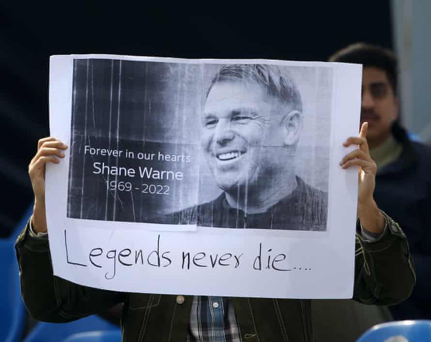 Pakistan push on to leave Australia facing fight to save first Test | Cricket 4 A fan holds a sign up in tribute to Shane Warne