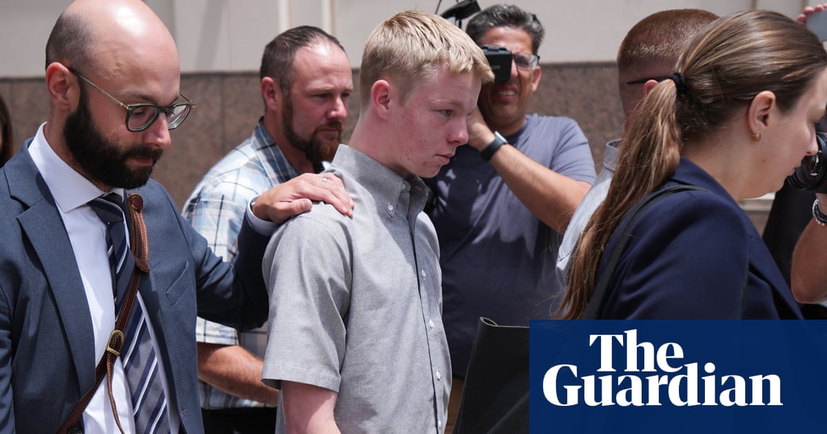 Teen accused of killing stepsister on cruise turns self in to be charged as adult