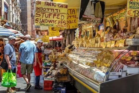 A Fera O’Luni market.