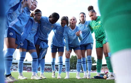 Alex Greenwood, the Manchester City captain, addresses her teammates before the 1-0 win against Arsenal in the FA Cup last weekend