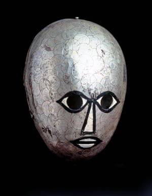 Silver mask, 1924A sci-fi head, further underlining the almost child-like sense of artistic exploration at the heart of Schlemmerâs work