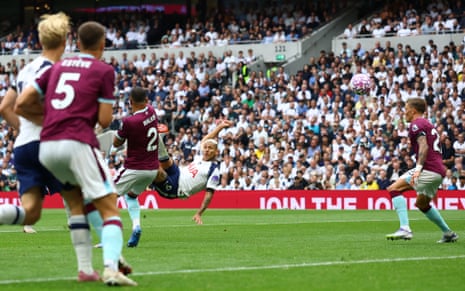 Richarlison scores a beauty to double the lead for Spurs!