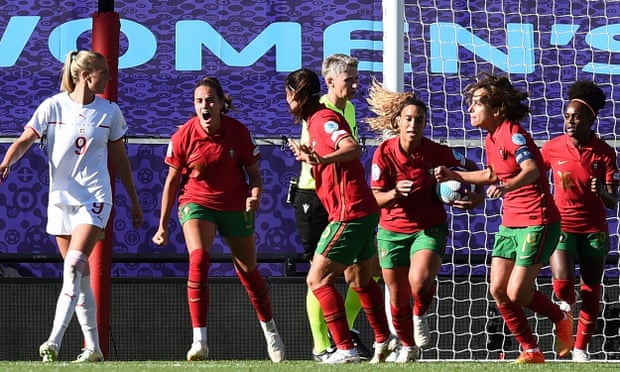 Diana Gomes memulai comeback Portugal dengan gol untuk memangkas defisit