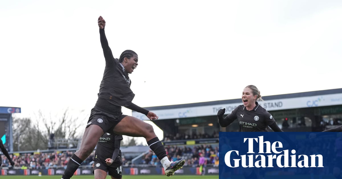 Manchester City go nine points clear in WSL after Shaw's late strike at London City