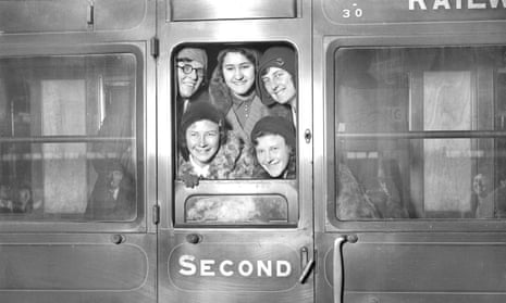 Women passengers on a train in the 1930s