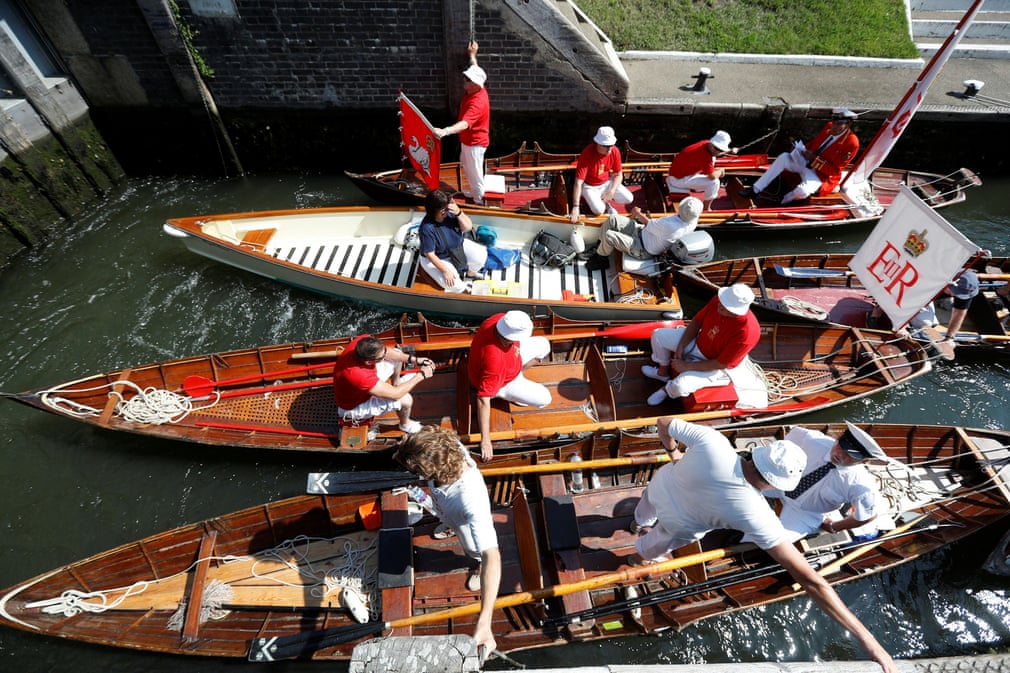 https://www.theguardian.com/artanddesign/gallery/2021/jul/21/swan-upping-on-the-thames-in-pictures